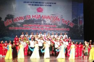 Liên hoan ca múa nhạc chào mừng 60 năm Giải phóng Thủ đô 