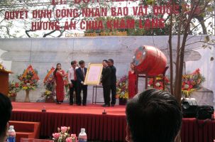 Lễ đón nhận Hương án chùa Khám Lạng-Lục Nam là bảo vật Quốc gia