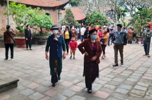 Bắc Giang: Không mở hội, hàng nghìn người vẫn đổ về chùa Vĩnh Nghiêm