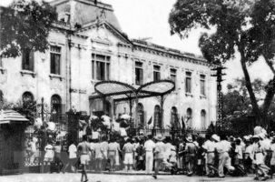 Lãnh tụ thiên tài Hồ Chí Minh và thắng lợi của Cách mạng Tháng Tám