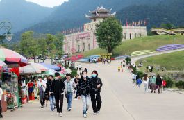 Khu du lịch tâm linh sinh thái Tây Yên Tử đón 65 ngìn lượt du khách