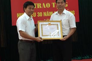 Lễ trao tặng Huy hiệu 30 năm tuổi Đảng cho đồng chí Nguyễn Thế Chính