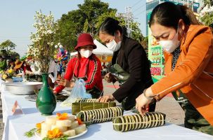 Đặc sản bánh chưng Vân