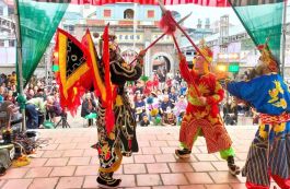 Đất tuồng vang tiếng trống chầu