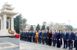 Lãnh đạo tỉnh dâng hương tưởng niệm các vị vua nhà Lý, Anh hùng liệt sĩ nhân dịp Tết Nguyên đán Bính Ngọ 2026