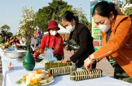 Đặc sản bánh chưng Vân
