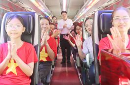 Hàng nghìn người dân Bắc Ninh phấn khởi đi xe miễn phí tham quan Triển lãm thành tựu đất nước tại Hà Nội
