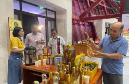 Quảng bá du lịch và trưng bày sản phẩm OCOP, làng nghề nhân dịp liên hoan Chèo toàn quốc