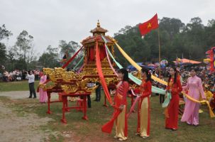 Đặc sắc lễ hội đền Dành