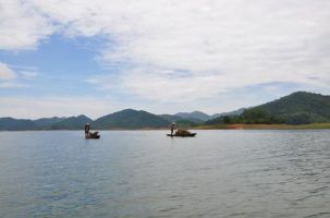Hồ Cấm Sơn