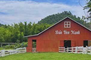 Bản Ven Xanh mở cửa đón khách trở lại sau thiệt hải bão số 11