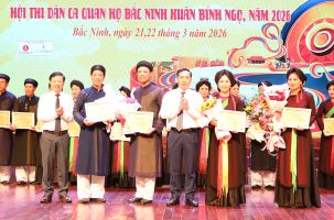 Cặp liền chị làng quan họ Hòa Đình đạt giải Nhất nội dung đối đáp 150 câu