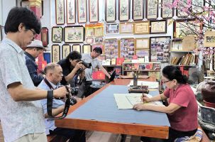 Nghệ sĩ nhiếp ảnh Việt Nam khám phá vẻ đẹp làng nghề Bắc Ninh