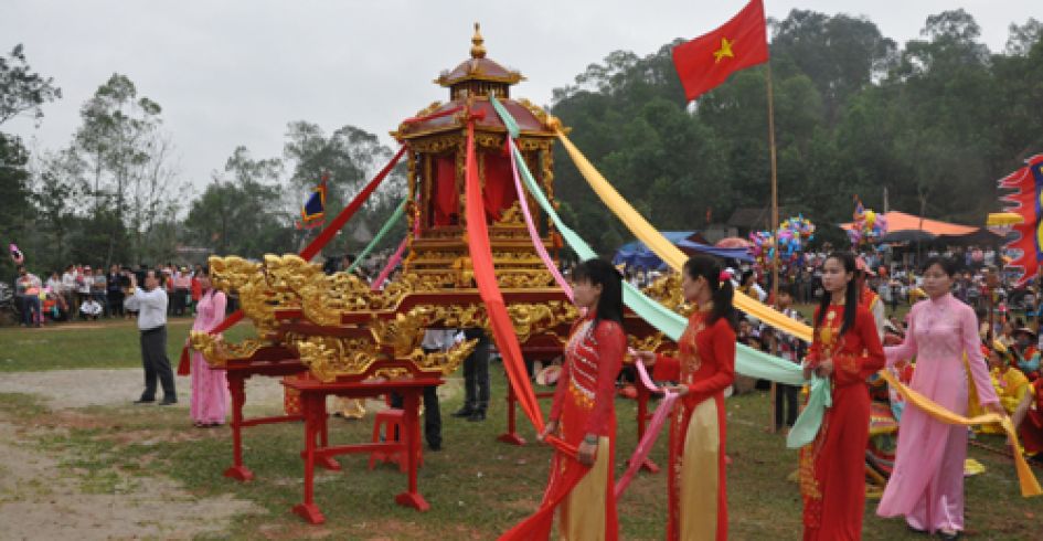 Đặc sắc lễ hội đền Dành