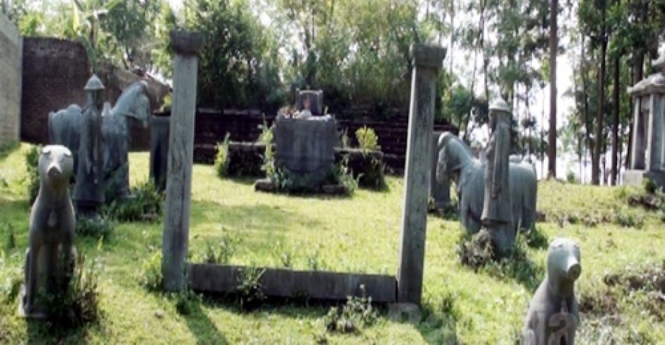 Lăng Nội Dinh - Bảo tàng đá ngoài trời