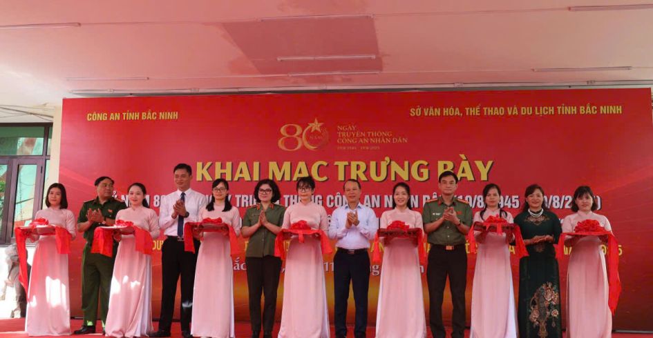 Khai mạc Trưng bày kỷ niệm 80 năm Ngày truyền thống Công an nhân dân Việt Nam (19/8/1945 – 19/8/2025) và 20 năm Ngày hội toàn dân bảo vệ an ninh Tổ quốc (19/8/2005-19/8/2025)