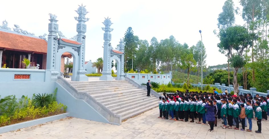 Lương Văn Nắm - Người Anh hùng áo vải