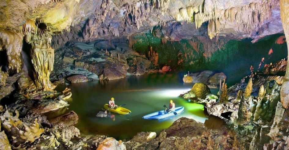 Hồ nước xanh màu ngọc bích đẹp như tiên cảnh ẩn giữa Di sản thế giới ở Việt Nam
