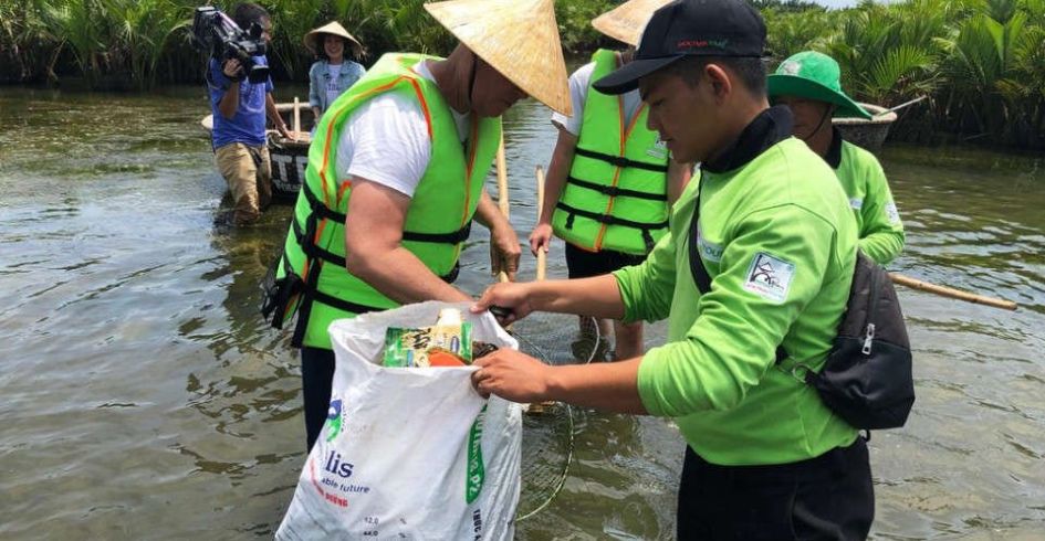 ''Nói không'' với rác thải nhựa trong hoạt động du lịch