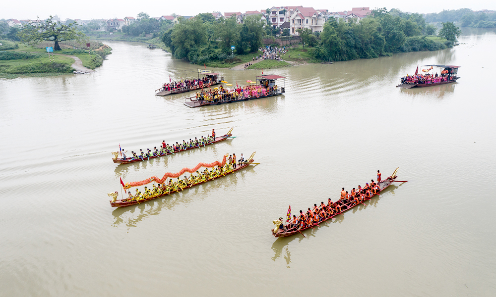 Đặc sắc lễ hội bơi chải làng Tiếu Mai