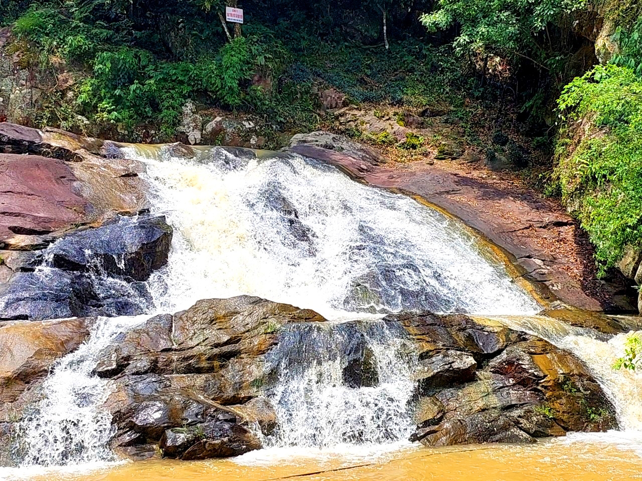 Suối Mỡ (Bắc Giang) - vẻ đẹp kỳ thú giữa vùng Đông Bắc