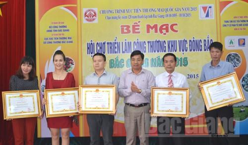 Bế mạc, Hội chợ Triển lãm Công thương, khu vực Đông Bắc-Bắc Giang, năm 2015