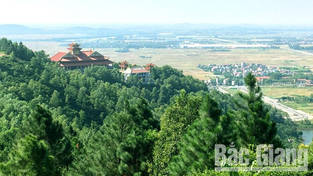Một góc Thiền viện Trúc lâm Phượng Hoàng nhìn từ đỉnh Non Vua.