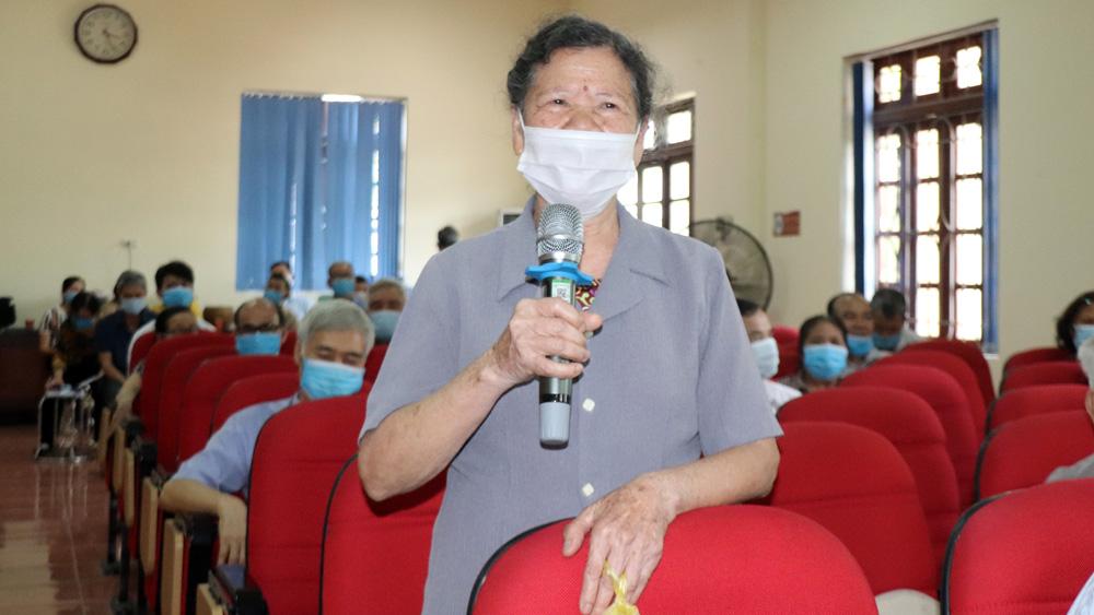Cử tri đề đạt ý kiến với người ứng cử. 