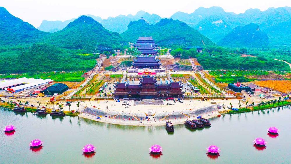 Quần thể danh lam thắng cảnh Tam Chúc (Hà Nam).